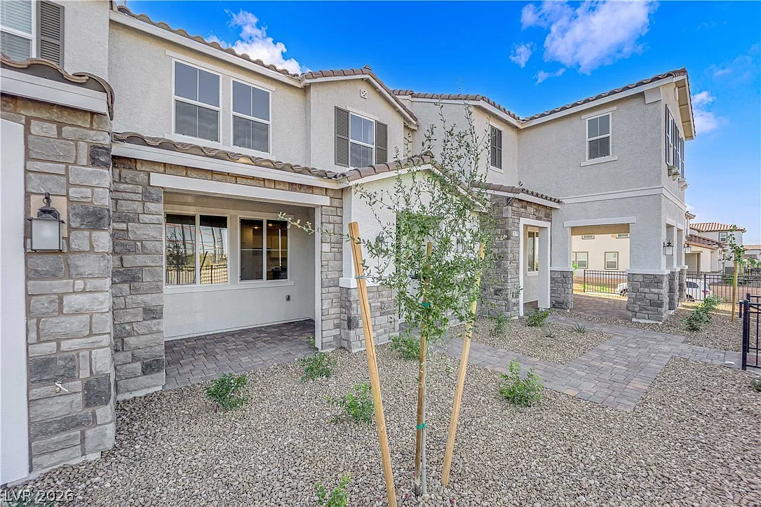 3 bed, 2.5 bath, 1544 sqft, $2,350 — Photo 3
