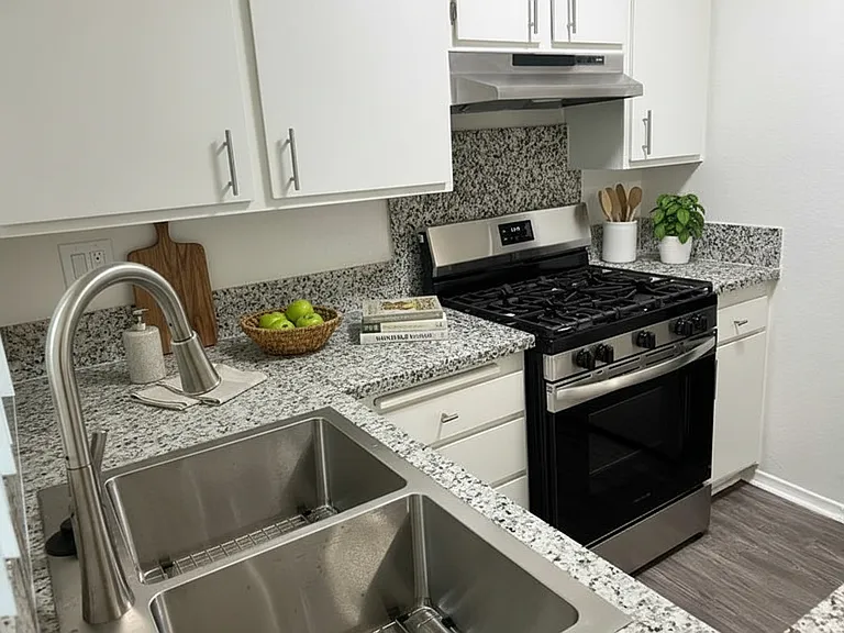 Knotty Apartments — Photo 16