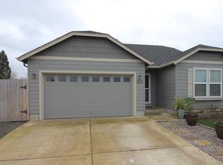 654 Erica Pl, Harrisburg, OR 97446