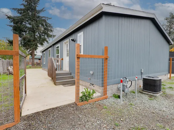 227 Carte Ln, Myrtle Creek, OR 97457