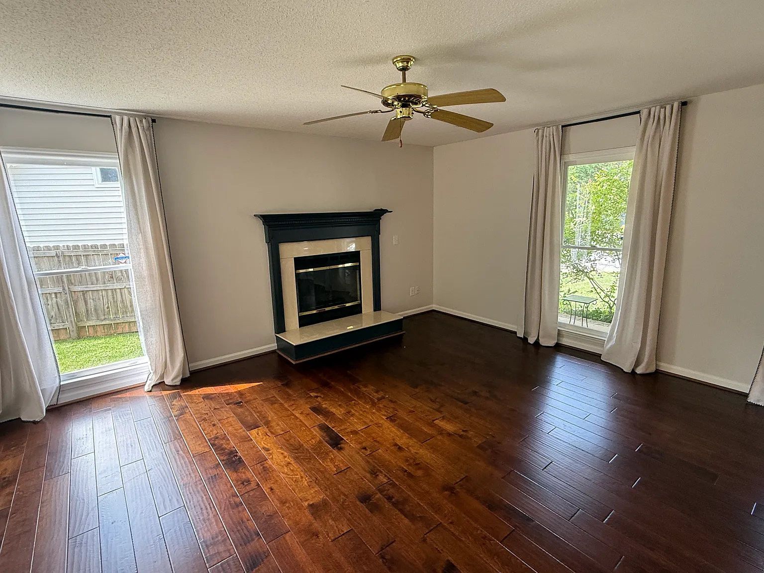 4 bed, 2.5 bath, 1856 sqft, $2,350 — Photo 3