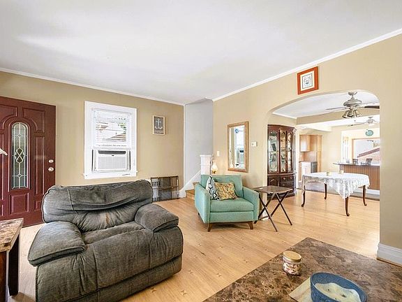 3rd image of 250 Beach 125th St