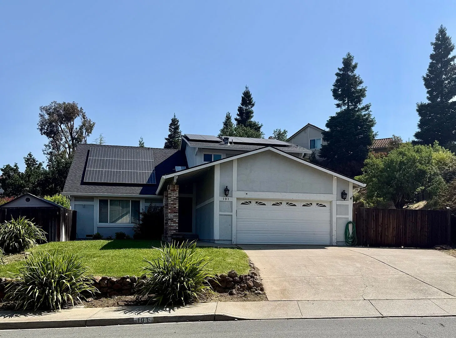 Spacious 4-Bedroom, 3-Bath Home with Pool in Clayton! — Photo 1