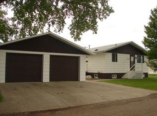 107 N East St, Hebron, ND 58638