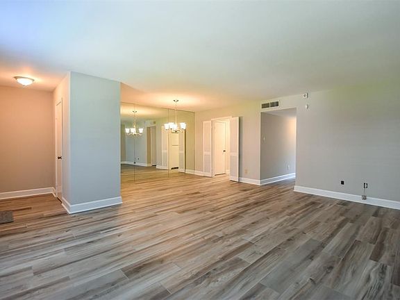 5th image of 10288 Briar Forest Dr