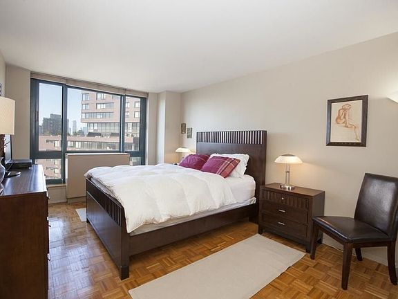 3rd image of 1 Irving Pl APT U21c