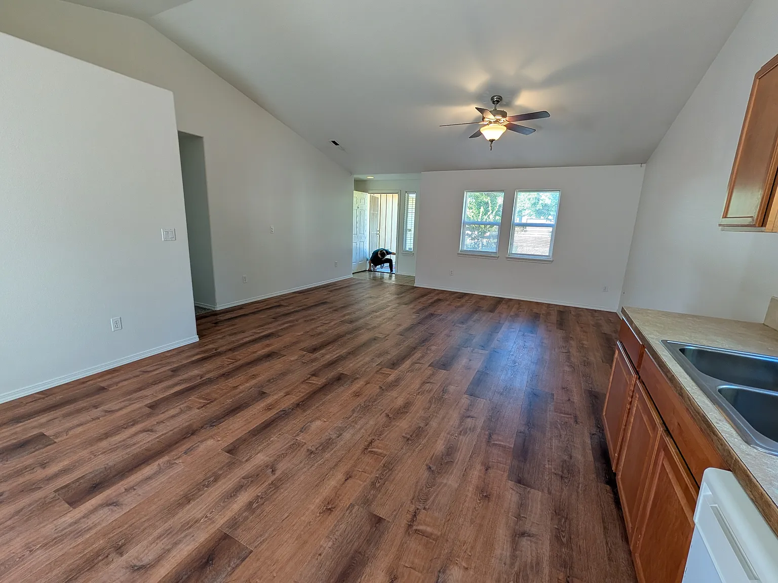 3 bed, 1148 sqft, $1,950 — Photo 3