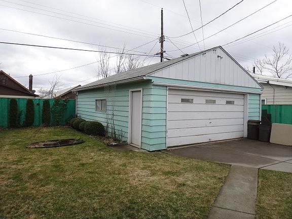 5th image of 814 E Lacrosse Ave