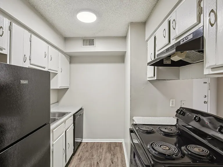 Flats at Wildwood — Photo 12