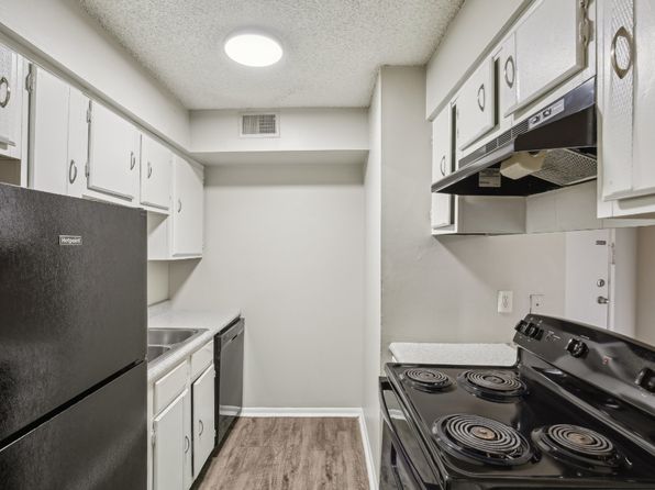 Flats at Wildwood | 8620 E Utopia Dr, Kansas City, MO