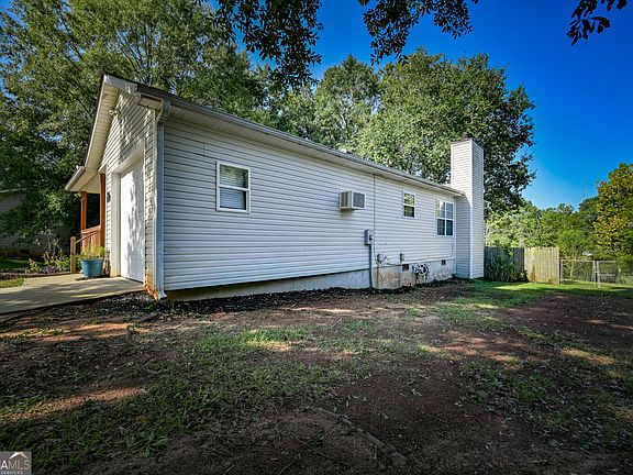 3rd image of 1167 Bell Cir