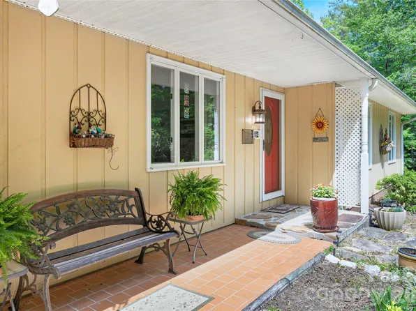94 Sweetwater Ln, Pisgah Forest, NC 28768