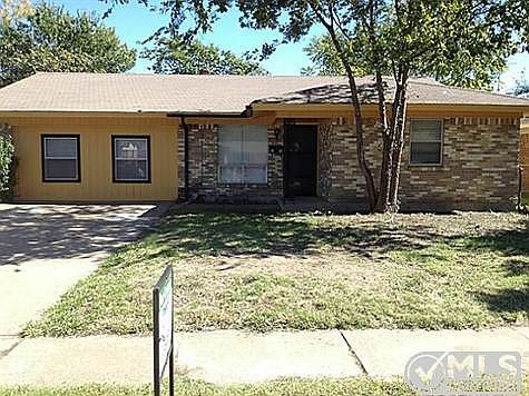 2nd image of 2214 Newcastle Dr