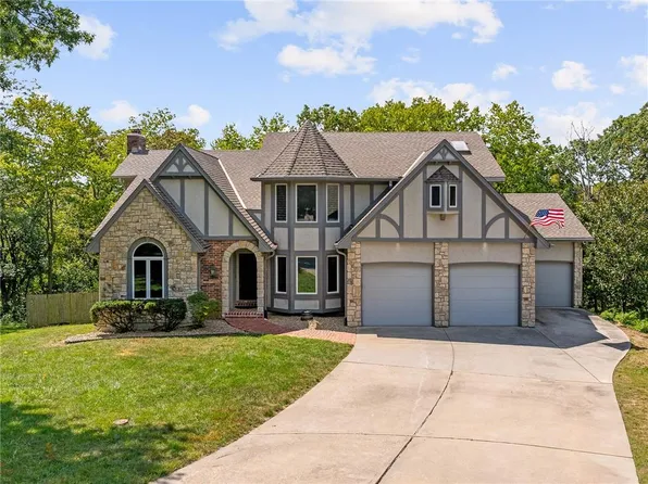 932 NW Bent Tree Dr, Lees Summit, MO 64081