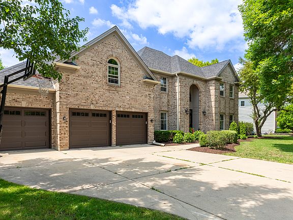 3rd image of 2816 Breckenridge Ln
