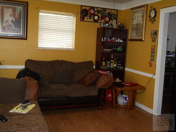 2nd image of 628 Winnie St