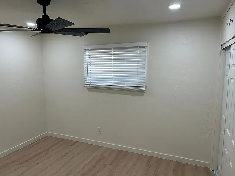 2405 E Dortha Ave — Photo 27