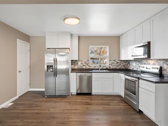 4th image of 3027 Luxury Dr