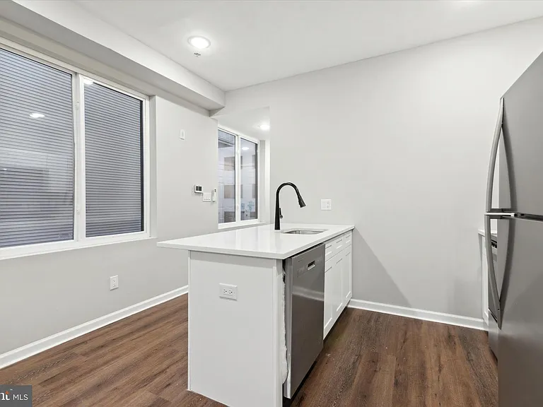 1230 N Marshall St #2F — Photo 6