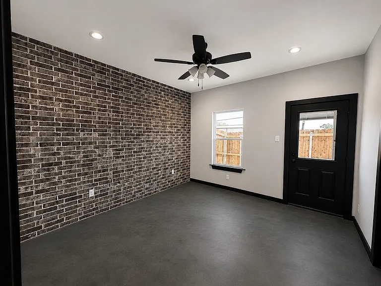 215 E Avenue K #A — Photo 6
