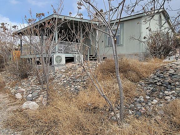 Main home view from driveway