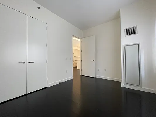 Rented by Compass | media 53