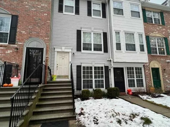 1249 Mulberry Dr, Mahwah, NJ 07430