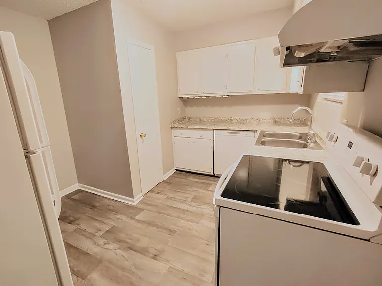 2905 Walnut Crest Dr #B — Photo 5