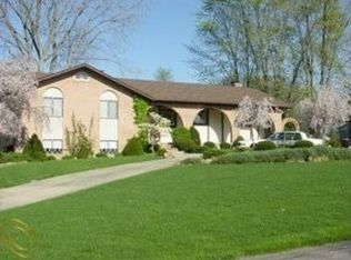 21747 Gates St, Beverly Hills, MI 48025