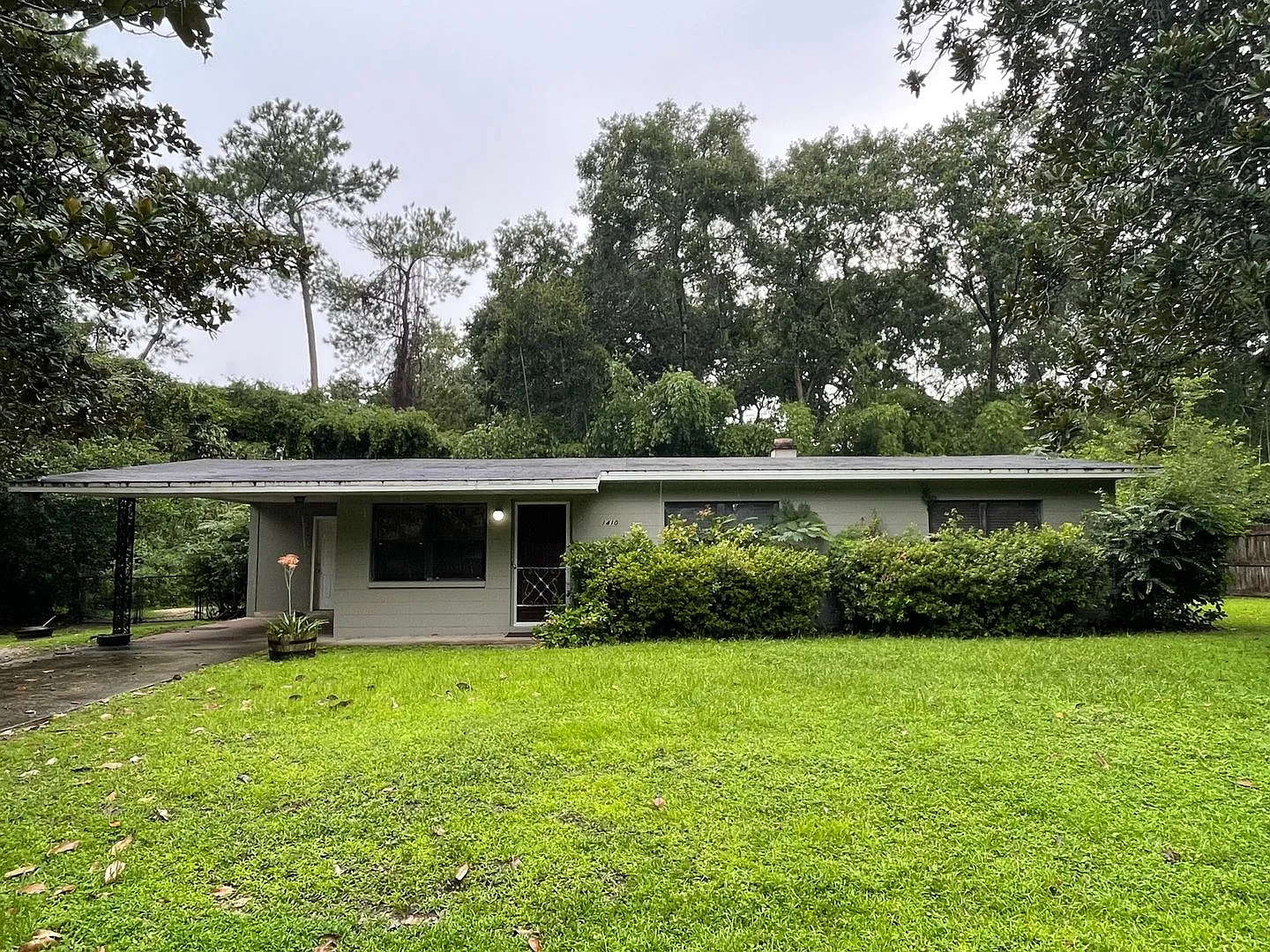Conveniently located West Park Home! — Photo 3