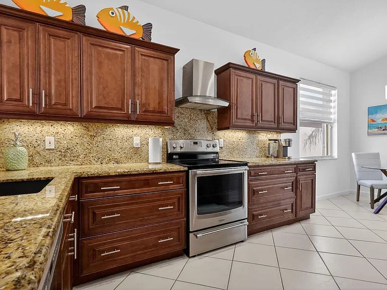 7116 Cataluna Cir — Photo 14