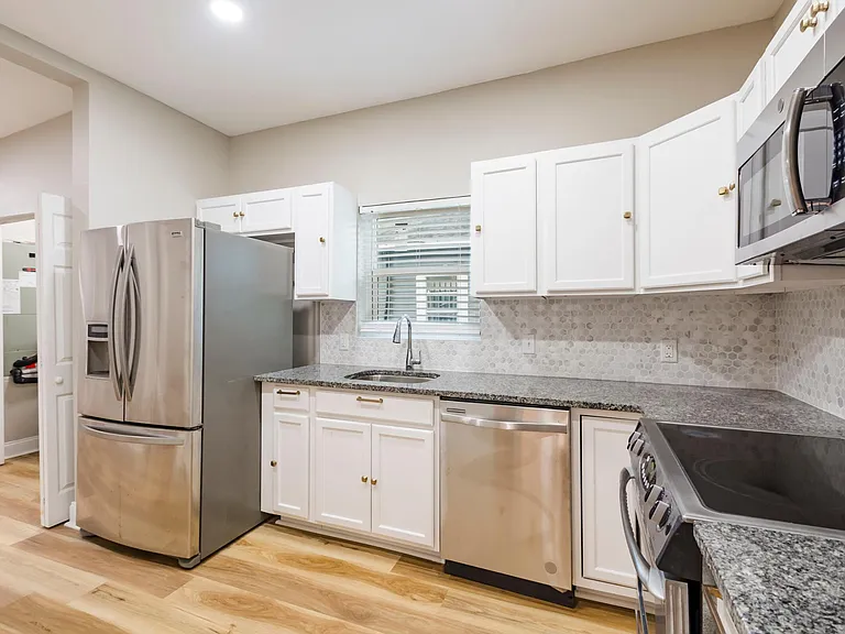 2701 E Columbus Dr — Photo 10