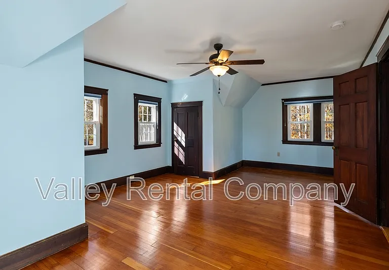 61 Woodlawn Ave — Photo 11