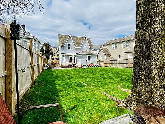 278 Greenwich Ave - Escape