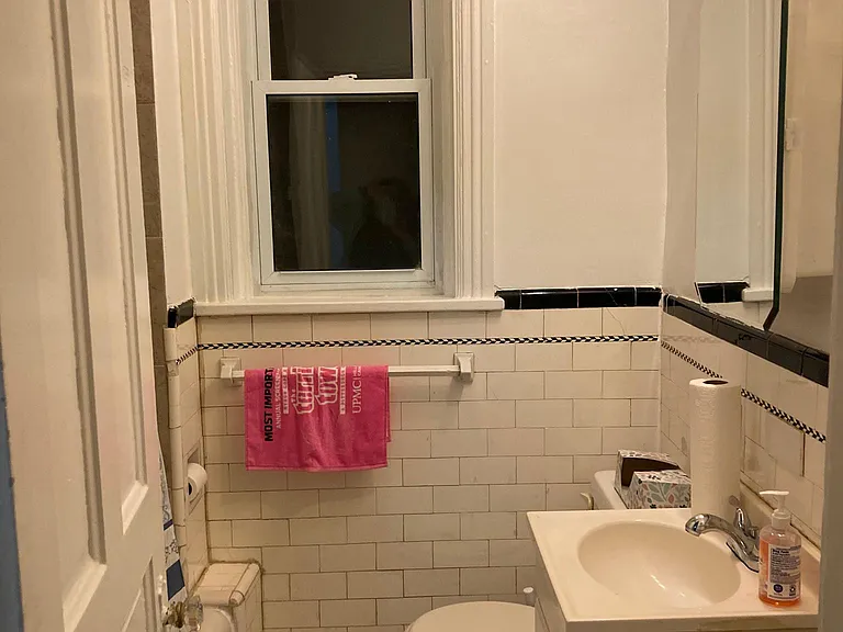 220 Ophelia St #1 — Photo 2