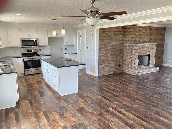 13’ x 27’ Kitchen. Granite 