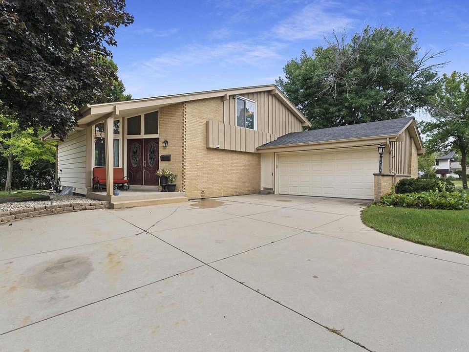 1st image of 6074 Thornapple LANE