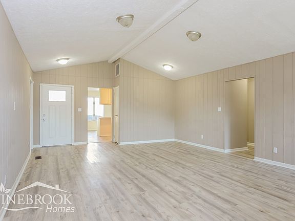 3rd image of 1245 Maple Dr