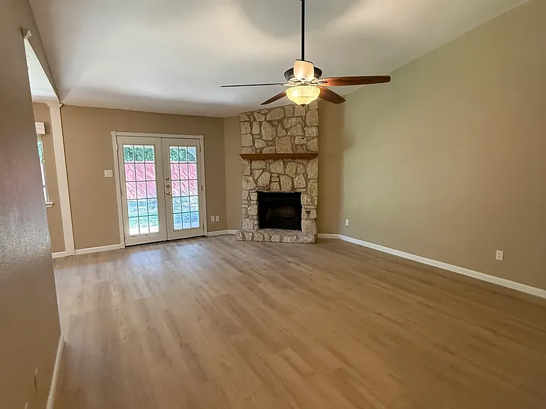 2704 Crownspoint Dr — Photo 12