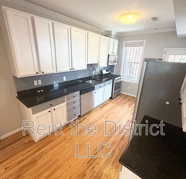 775 Kenyon St NW — Photo 6