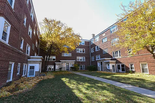 2723 W Berwyn Ave Photo 1