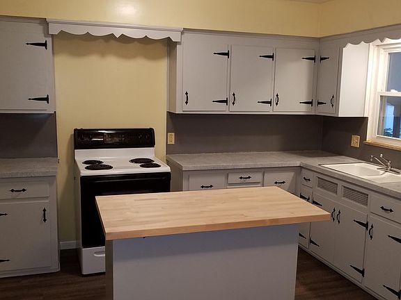 2nd image of 3084 Indianola Ave