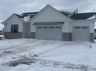 4992 Park Valley Dr, Loves Park, IL 61111