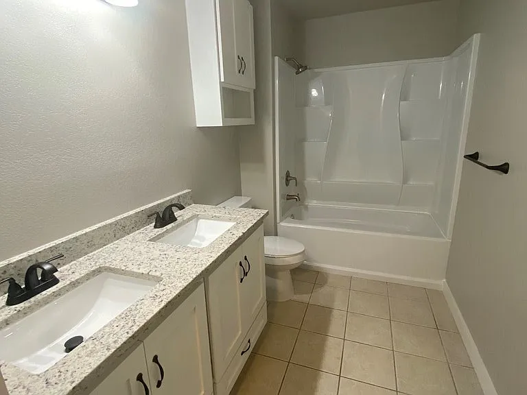 518 Peterson Dr — Photo 8
