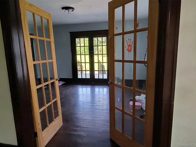 210 Manchester Rd — Photo 9