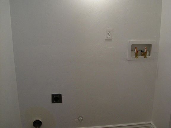 4th image of 745 W Jackson Ave
