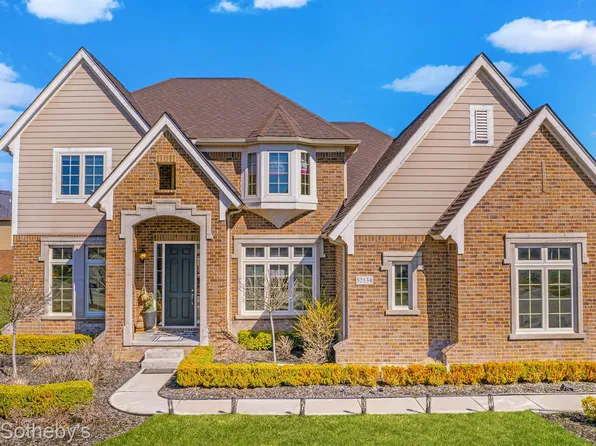 52134 Pierce Dr, Northville, MI 48167