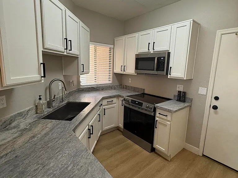 1015 S Val Vista Dr #8 — Photo 10