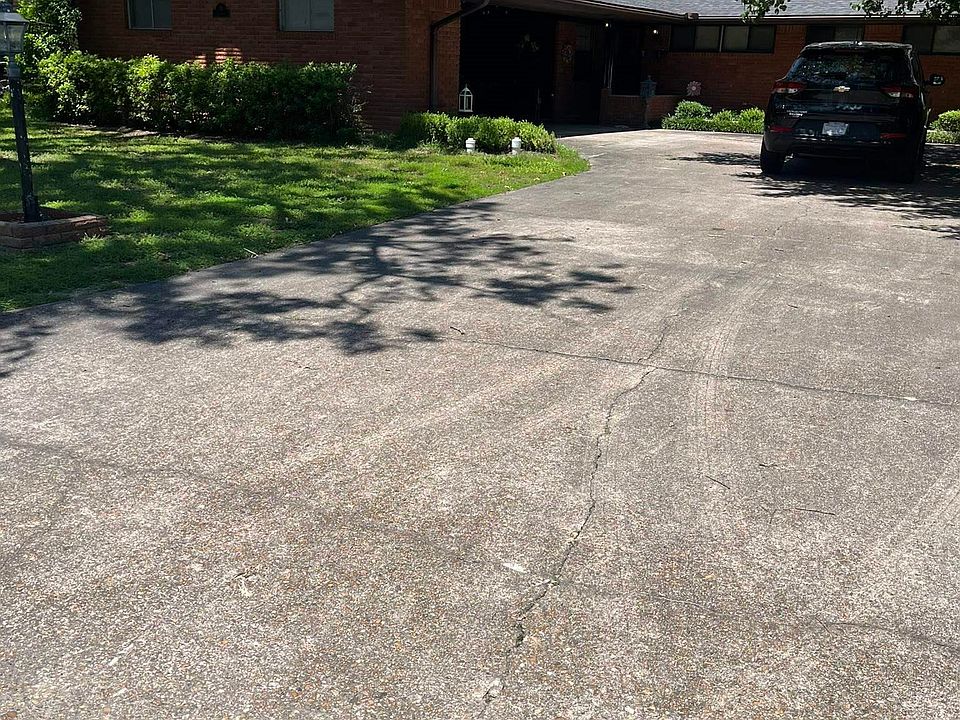 1st image of 39 Southwood Dr