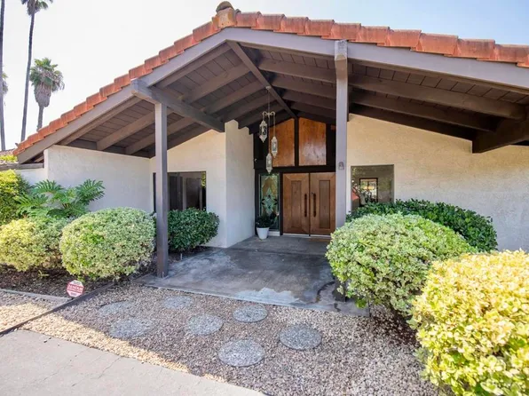 110 Bellerive Dr, Vista, CA 92084